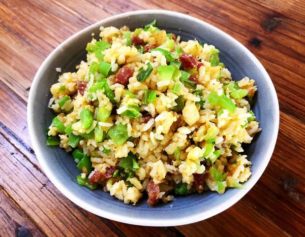 就这样一道在二月二特别的日子里面的芥菜饭就完成啦,香喷喷,特别的有