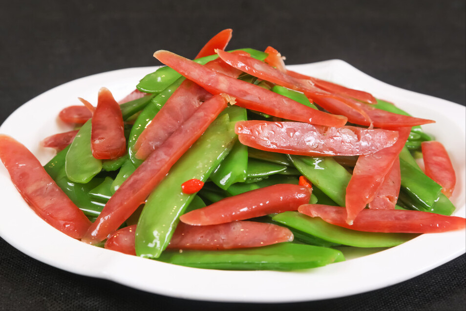 香肠要想好吃，要蒸还是要煮？农村大妈教你做法，香味浓郁还不腥