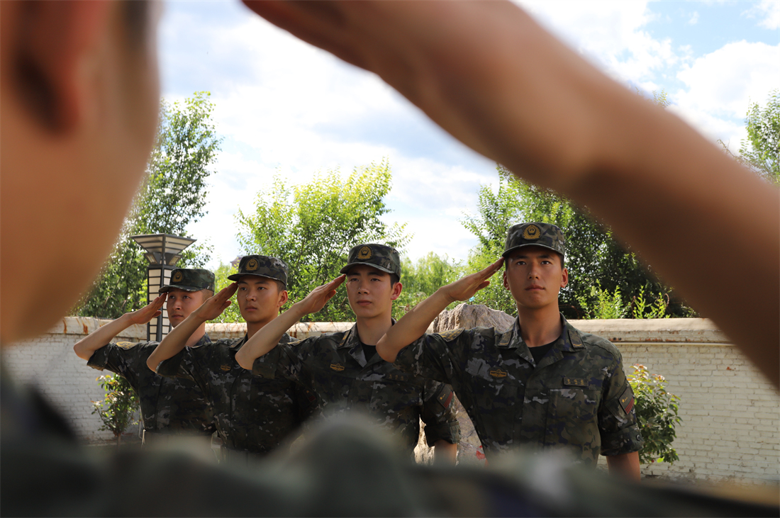 武警21式夏作训服,帅气亮相