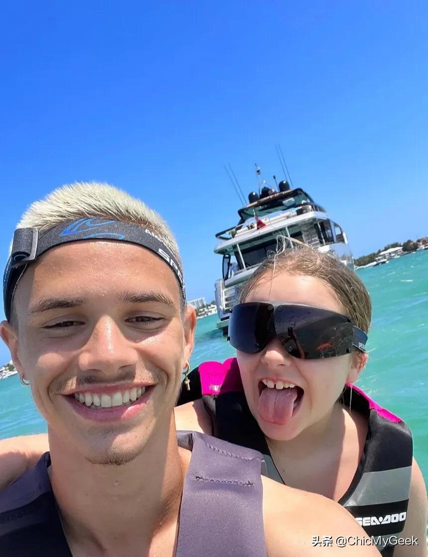 贝小七11岁了！不愧是全家最宠，贝克汉姆夫妇和三哥哥大阵仗庆生