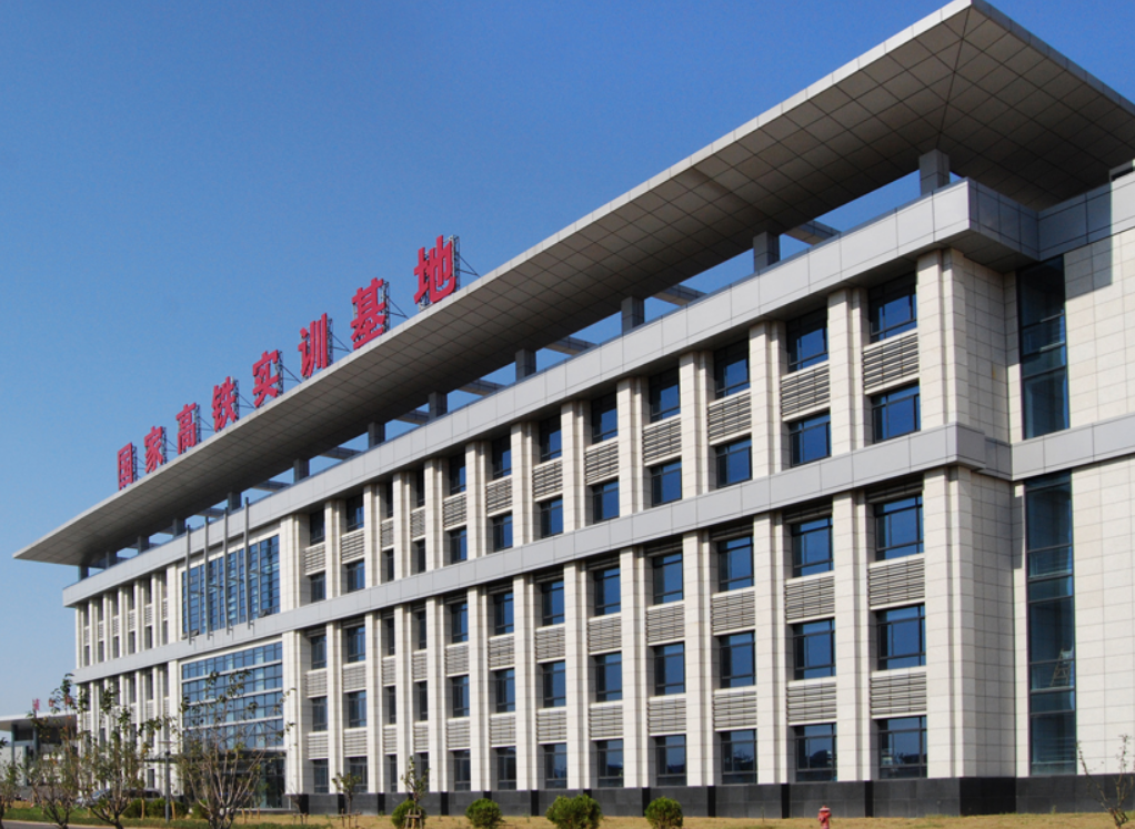 考上有“铁饭碗”的专科院校，毕业生就业很吃香，考生可以考虑