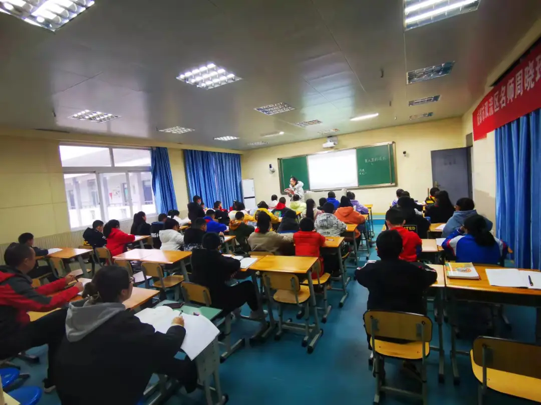 双流区黄龙溪学校五六年级语文组教研活动