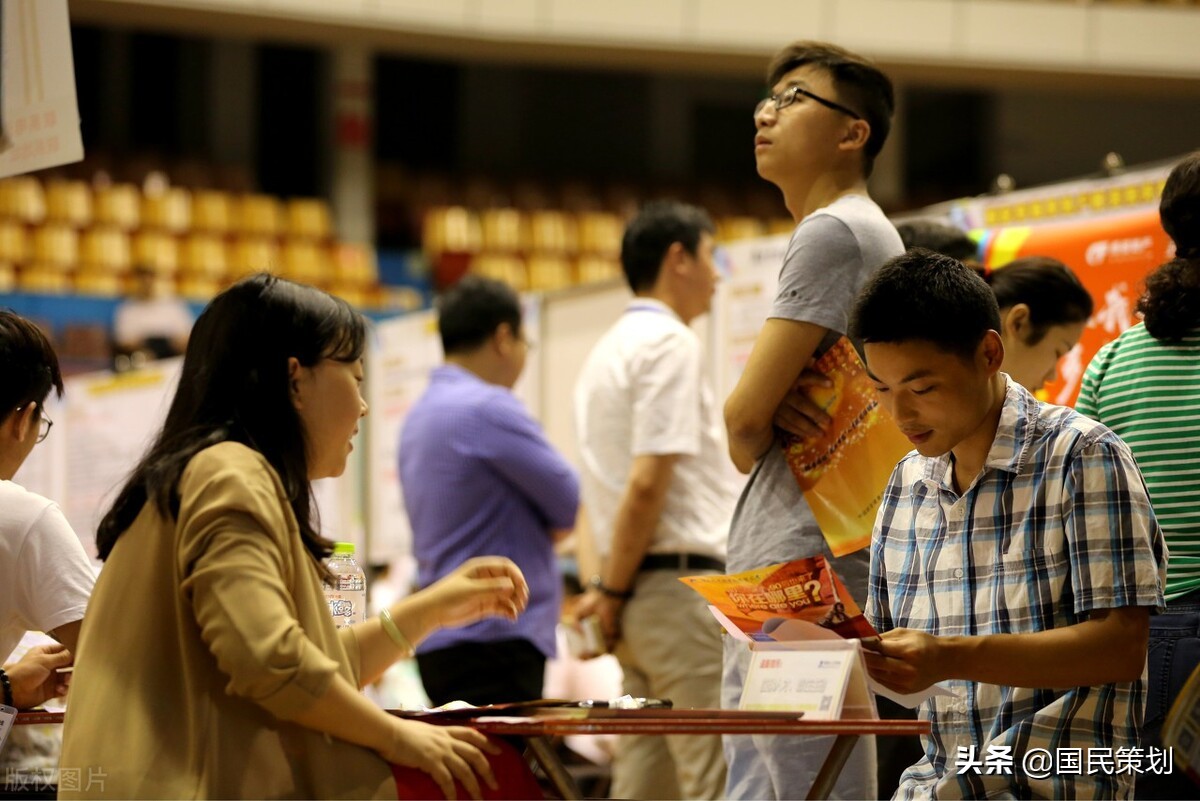 青年失业率再创历史记录，“上山下乡”或将重启，谁会下沉乡村？