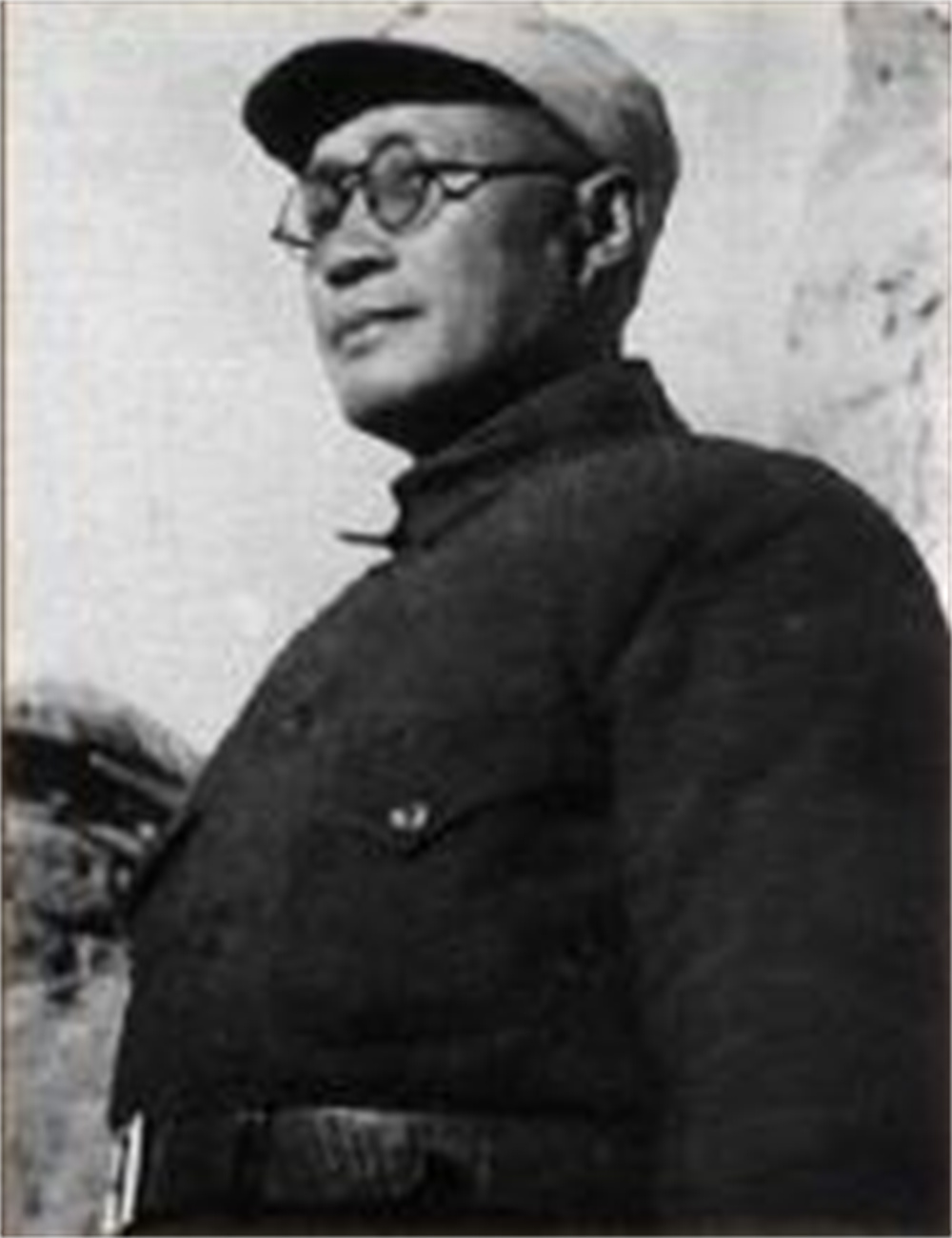 一学生家境困难登报后惊动中央，人民大会堂设宴3桌，宴请他全家