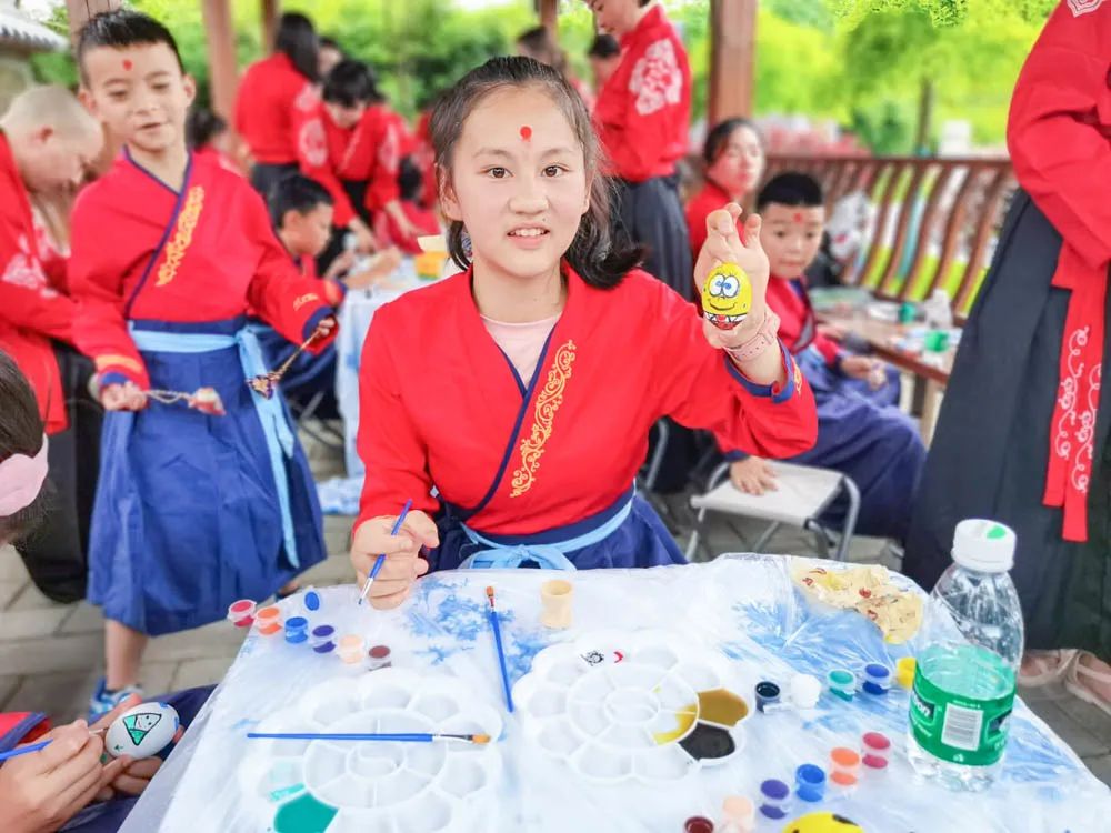 金桥小学参加“非遗传播周·青青艾草香悠悠故里情”主题活动