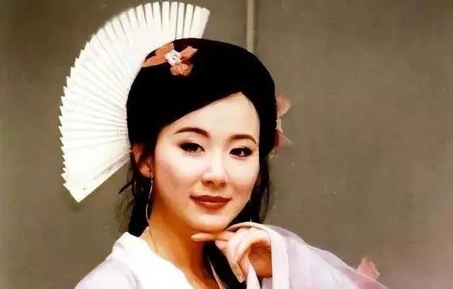 年轻时貌美如花，如今土成大妈，她们经历了什么？