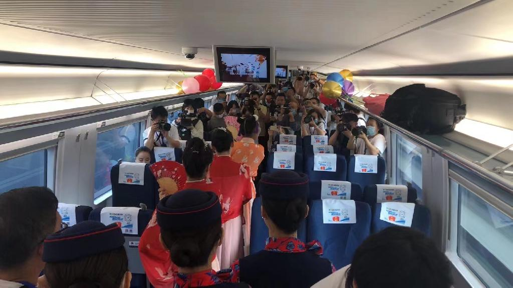濮郑高铁郑州航空港站20日开通运营今日迎来首批体验者