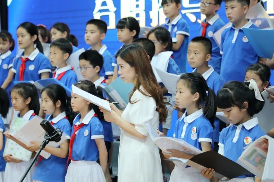 国际合唱大师戴维铁老师莅临成都市双流区棠湖小学指导新苗合唱团