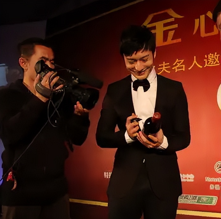 4元成本卖上千，火锅店人均500元，他们坑起粉丝来一点儿都不手软