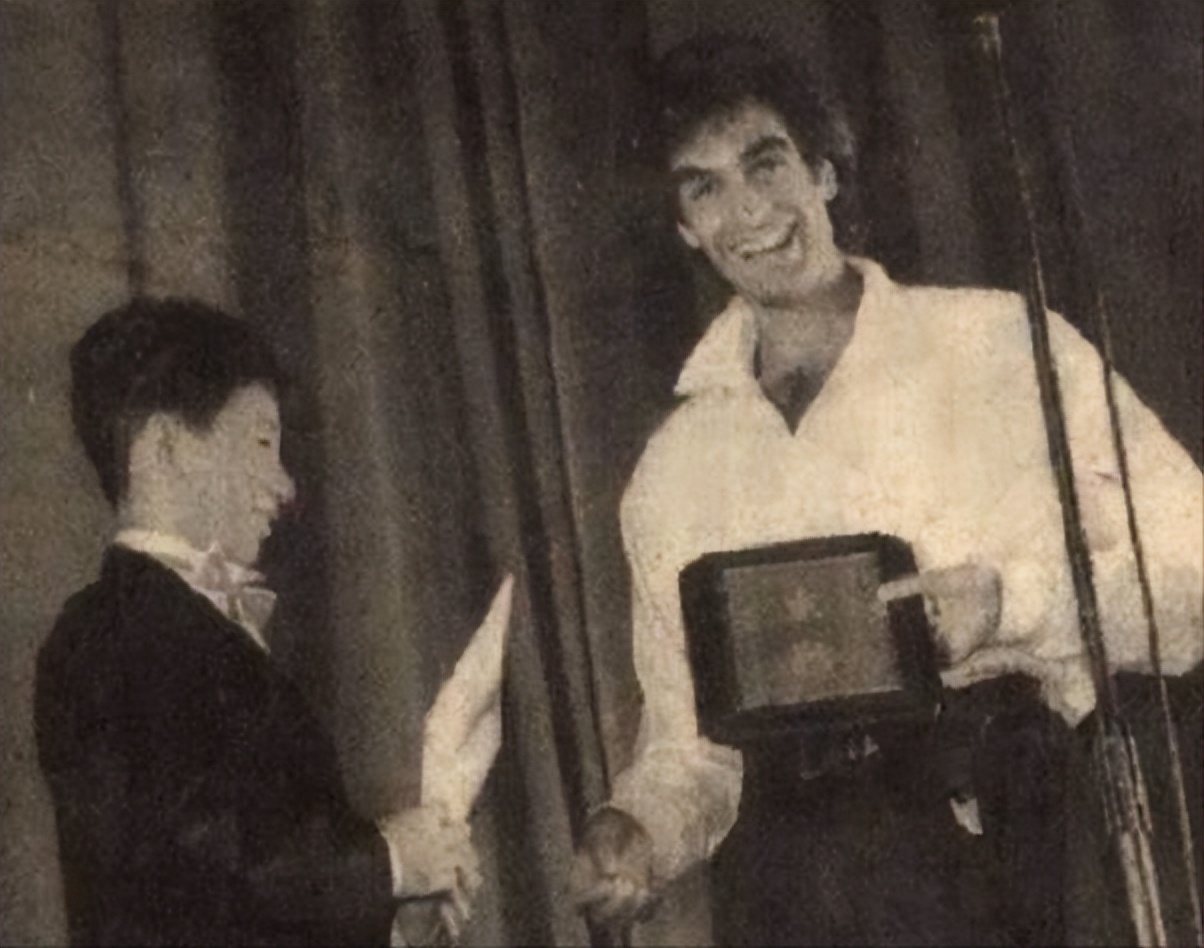 “魔术师”刘谦，从一夜爆红到消失，被时代抛弃还是安于现状？