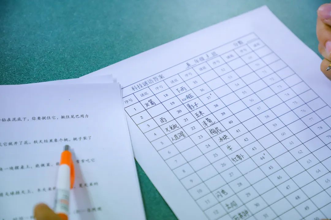 黄甲小学开展“人人参与科技节，我的科技节我做主”科技节活动