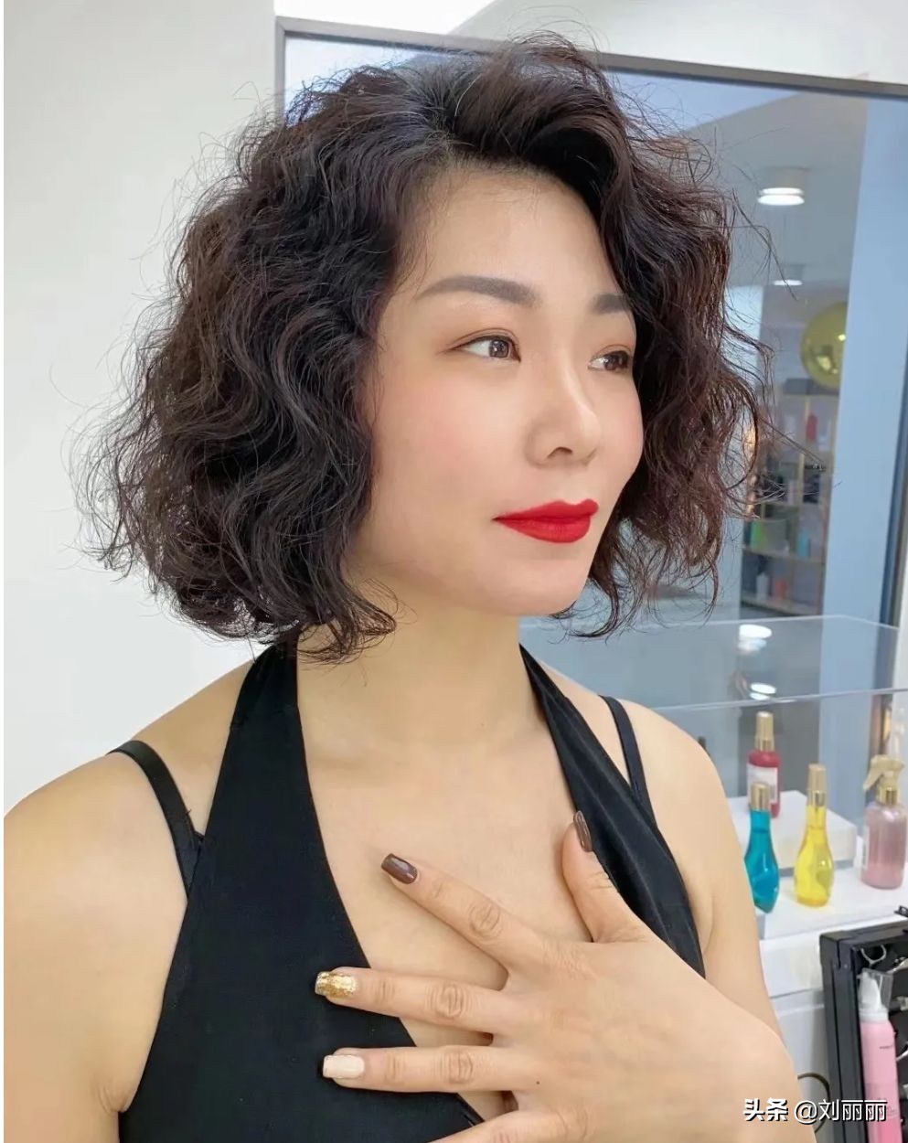 头发细软少发型怎么选？烫小卷就对了，不论长短都很美