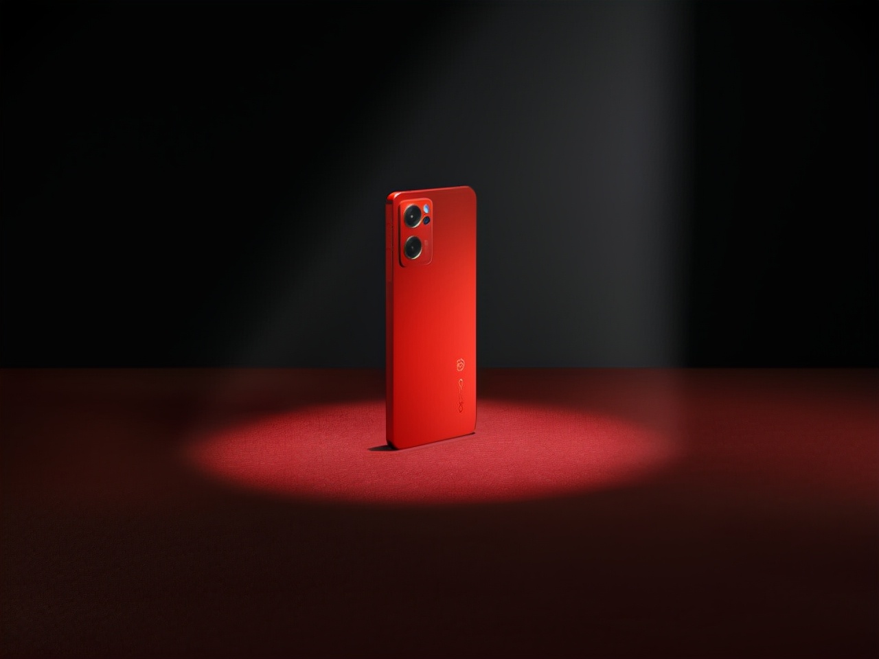 OPPO Reno7红丝绒新年版全渠道正式开售，纳米级流光焕色工艺