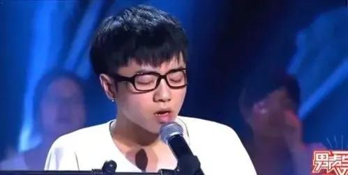 华晨宇为什么被叫法师？