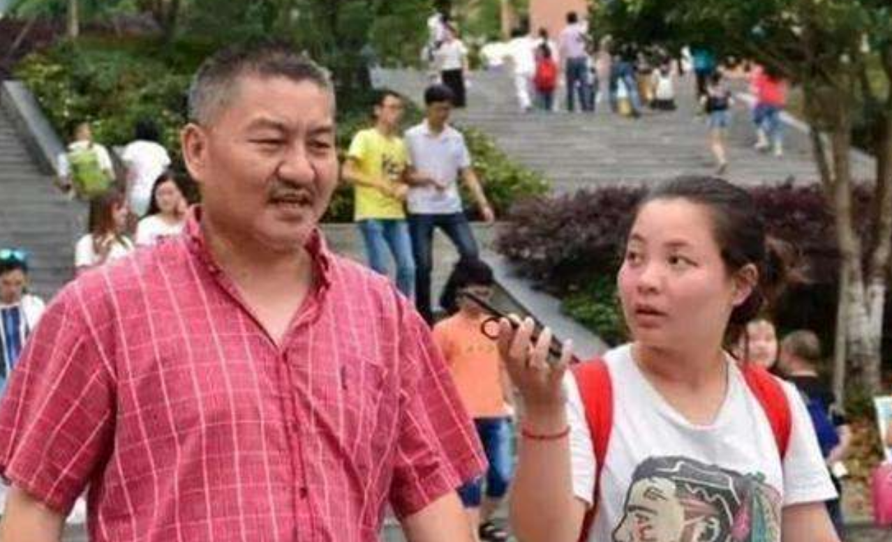 为破除“心魔”，54岁的梁实参加了25次高考，曾被老师误认是家长