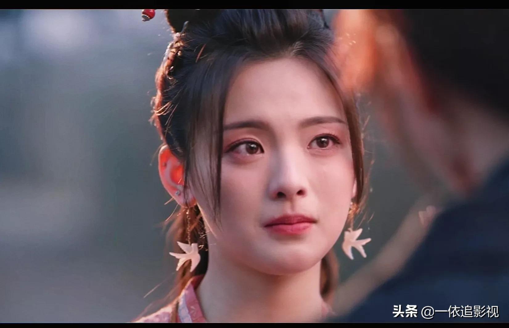 说英雄谁是英雄：王小石温柔帽檐贴贴好甜，杨超越温柔kswl吧？