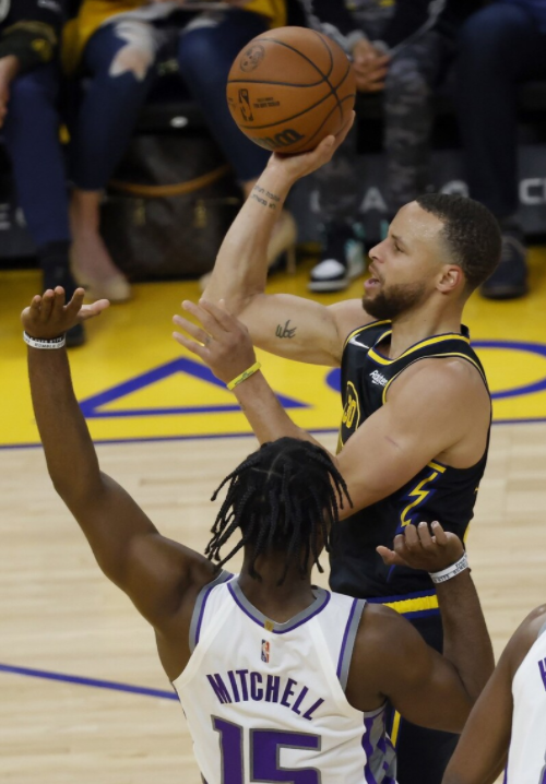 NBA排名：公牛太阳齐输球，湖人五战四败仍第九，勇士八连胜第二