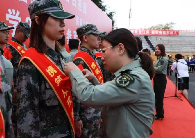 大学生参军入伍两年，退役后能领多少经济补助，学生应心中有数