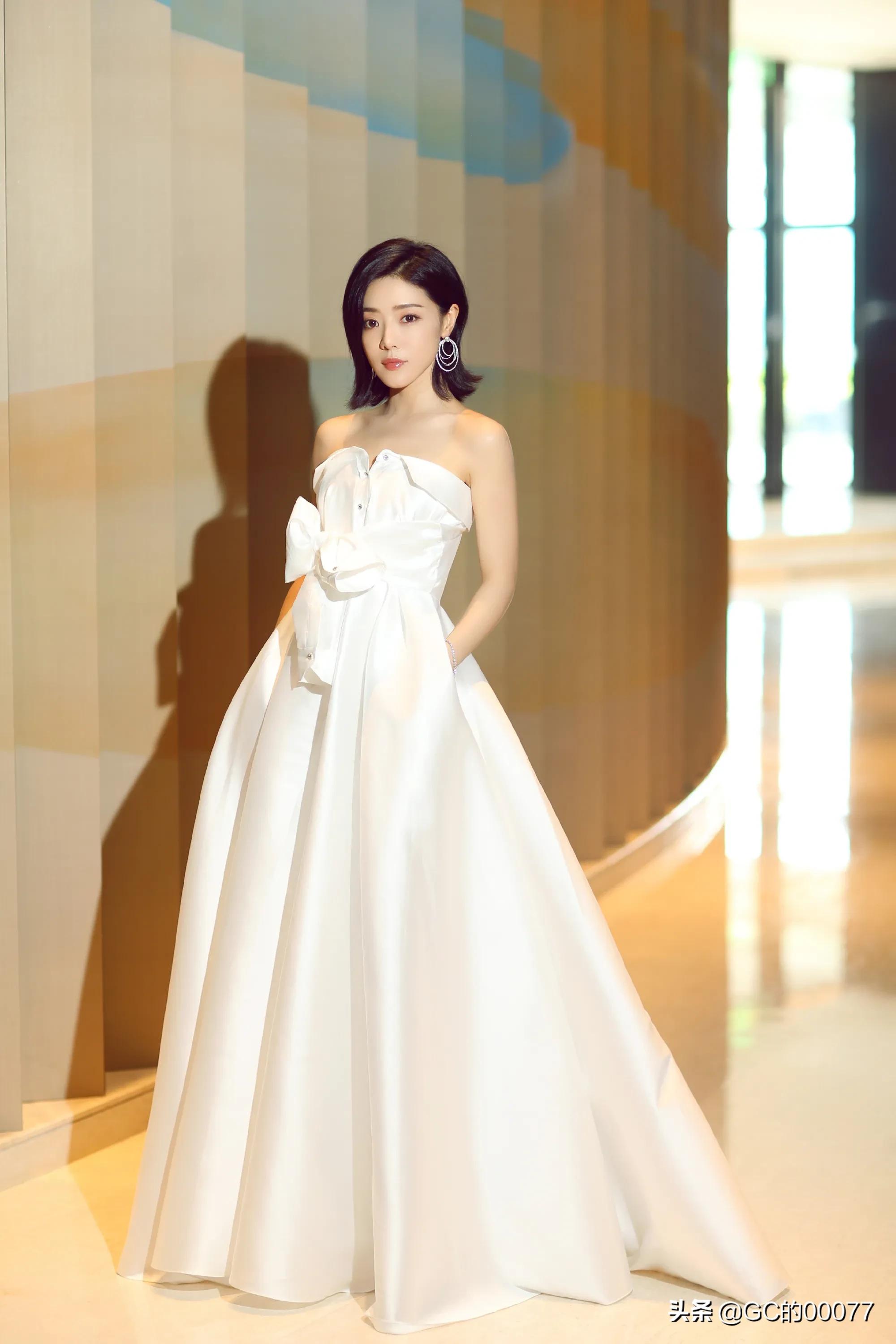 明星图片小姨妈邓家佳