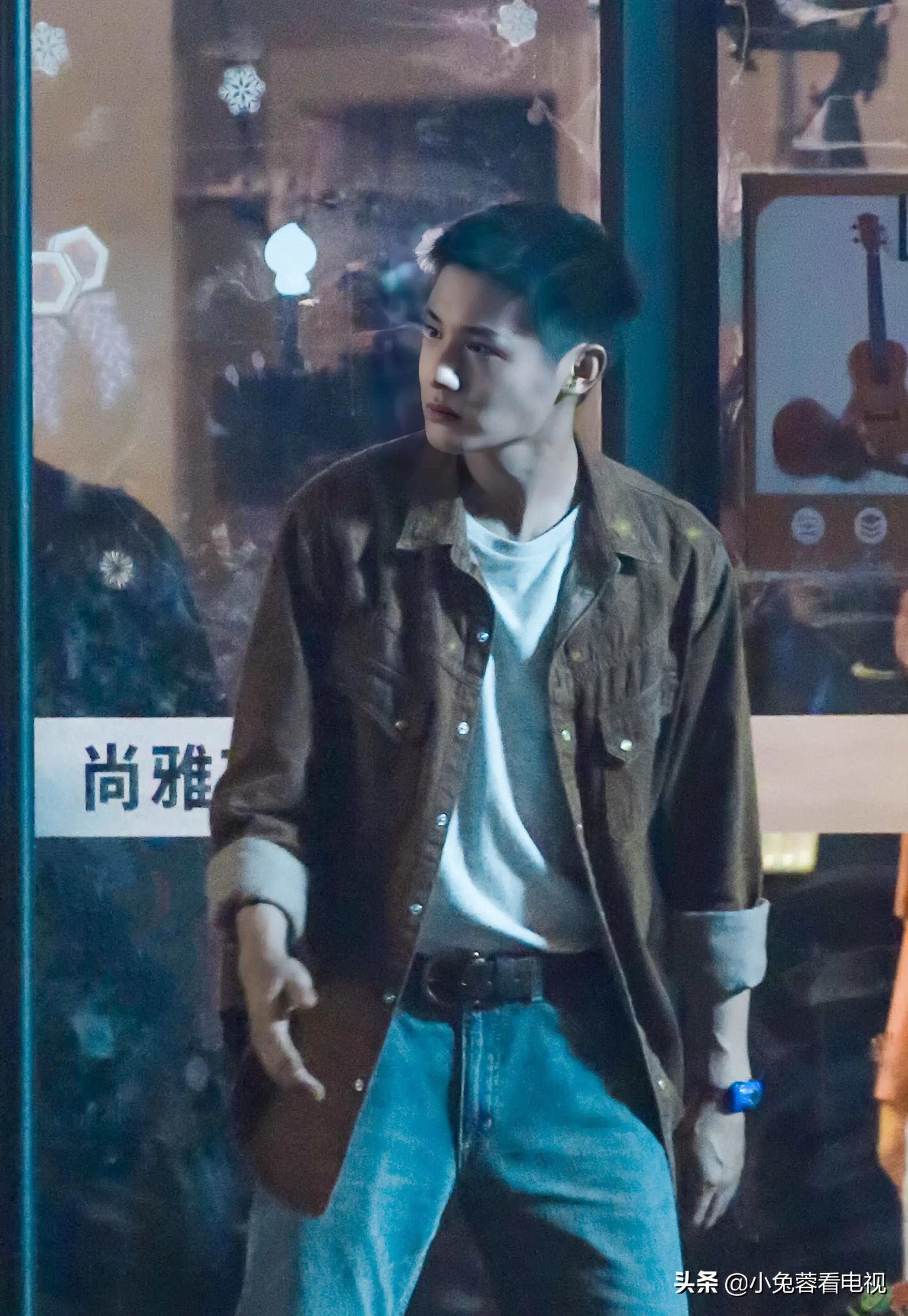 郑业成《硬核时代》夜戏路透