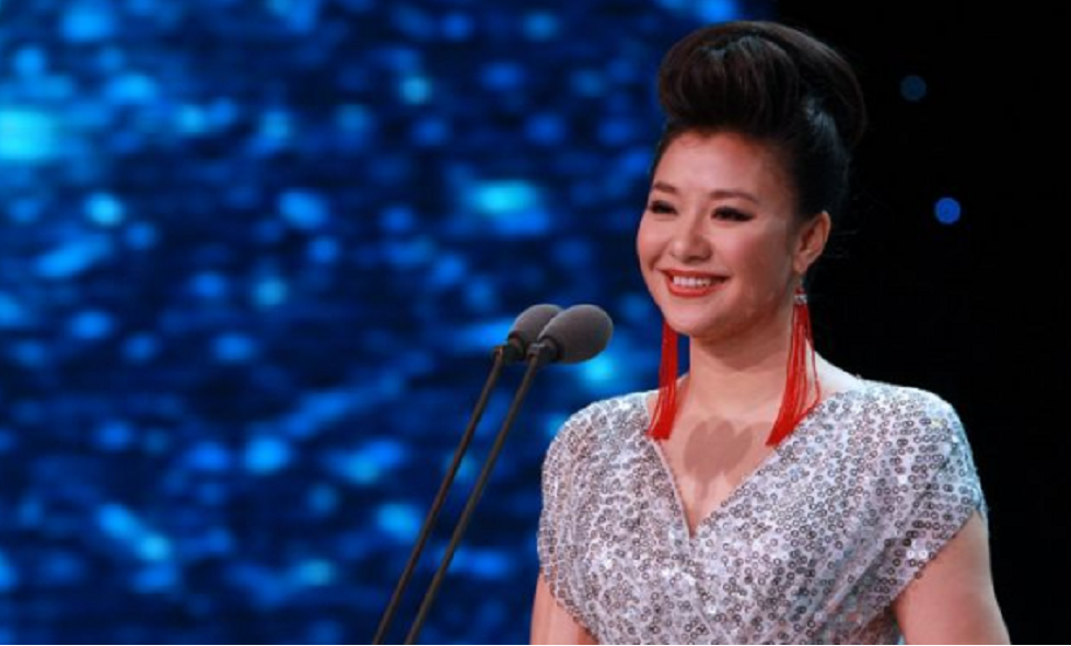 著名歌唱家王丽达的丈夫汤子星：乐做“妻管严”，妇唱夫随很幸福