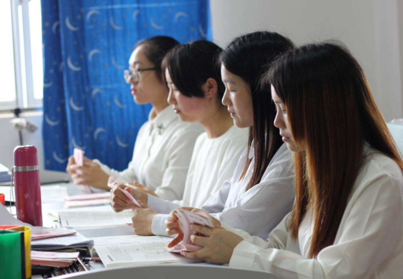 毕业才知道工作不易，大学生“后悔专业”投票，热门职业榜上有名