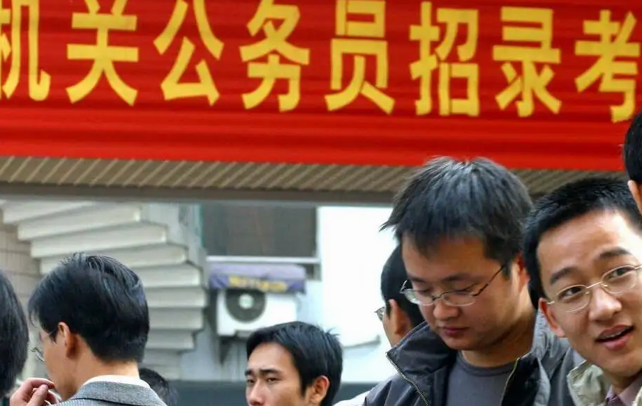 “学历真的很重要”，不因停工影响收入的几个行业，工作优势明显