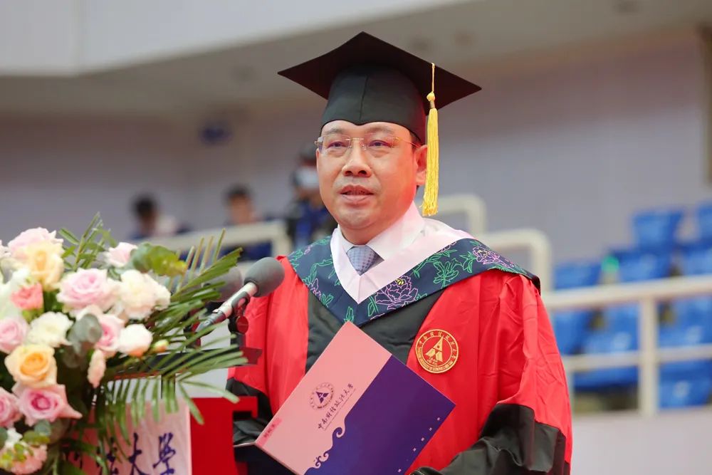 《孤勇者》寄语，“礼”送毕业生，2022届毕业典礼温情满满！