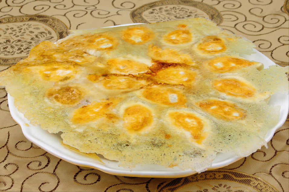 速冻饺子怎么做煎饺（分享配方比例煎饺色泽金黄有冰花）