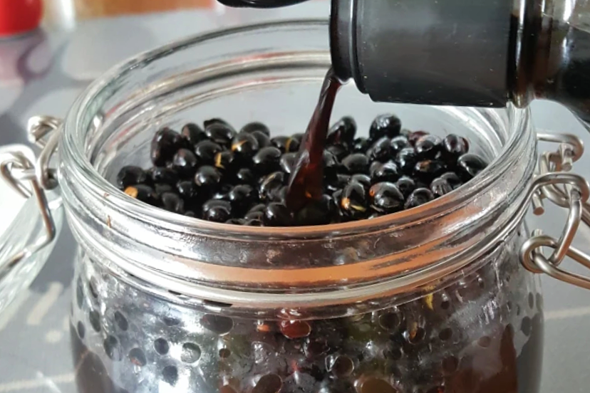 从入夏到入伏,黑豆和醋是绝配,每天吃10颗,应季而食,舒服度夏
