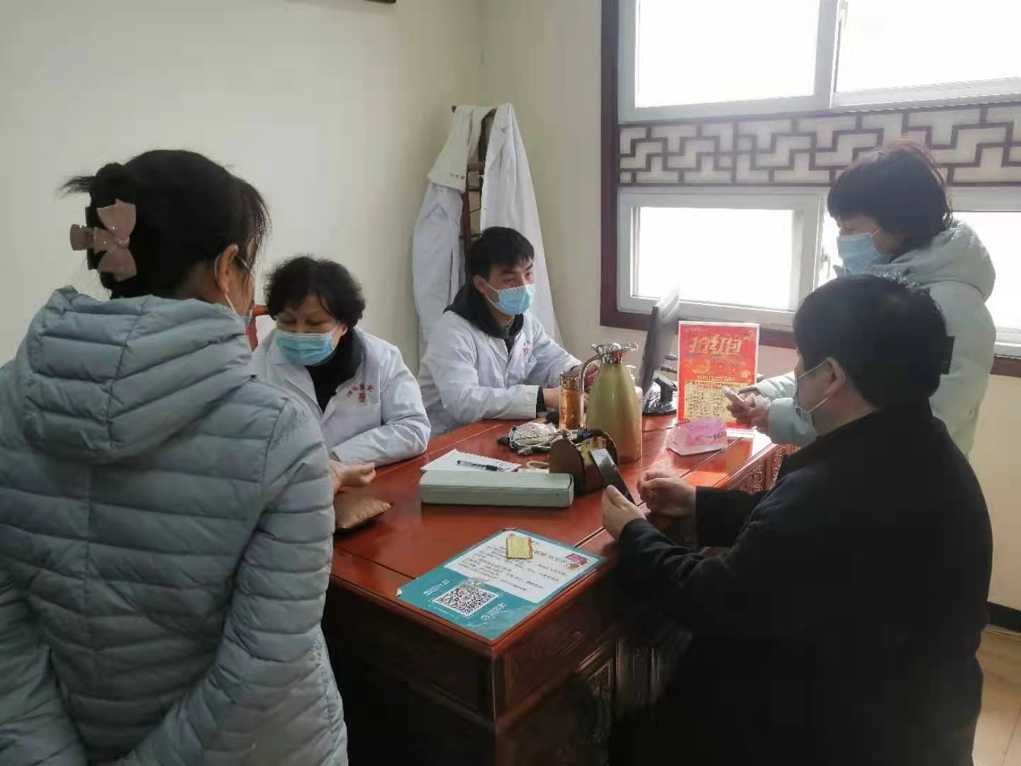 老人慢阻肺吃什么中成药调理(姜枣茶配合中药如何治疗慢阻肺？62岁的陶先生患慢阻肺1)