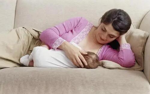 可能会出现2~4次左右的奶阵,具体多少次那就要看宝宝的刺激量了