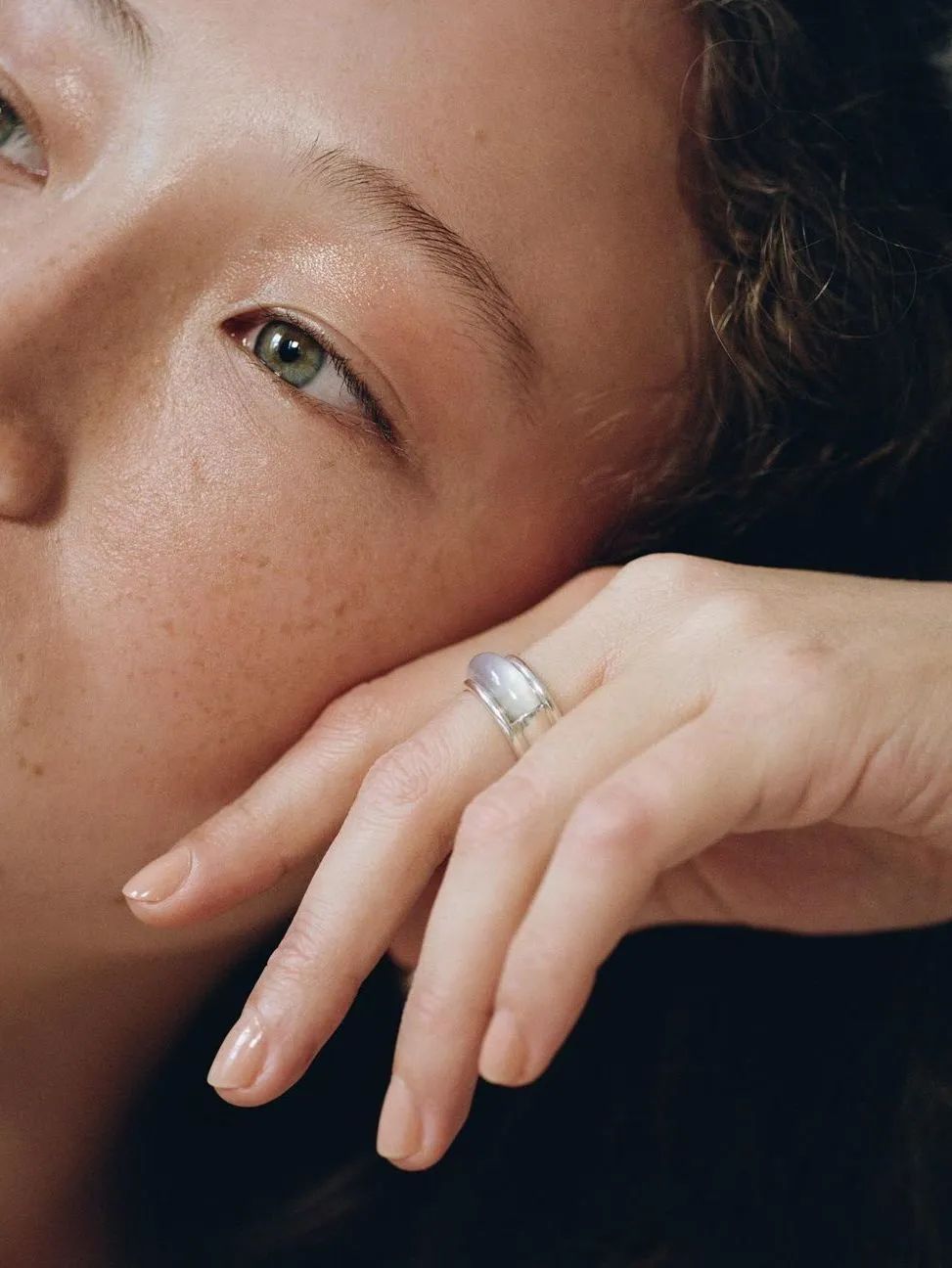 看完《安娜》才知道，不会被讨厌的脸长这样