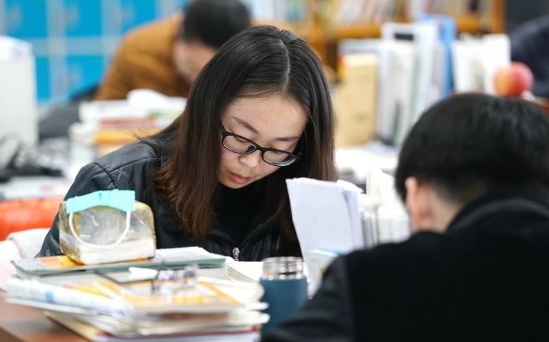 考研复试中，淘汰率高的7所院校，没实力的话不宜“飞蛾扑火”