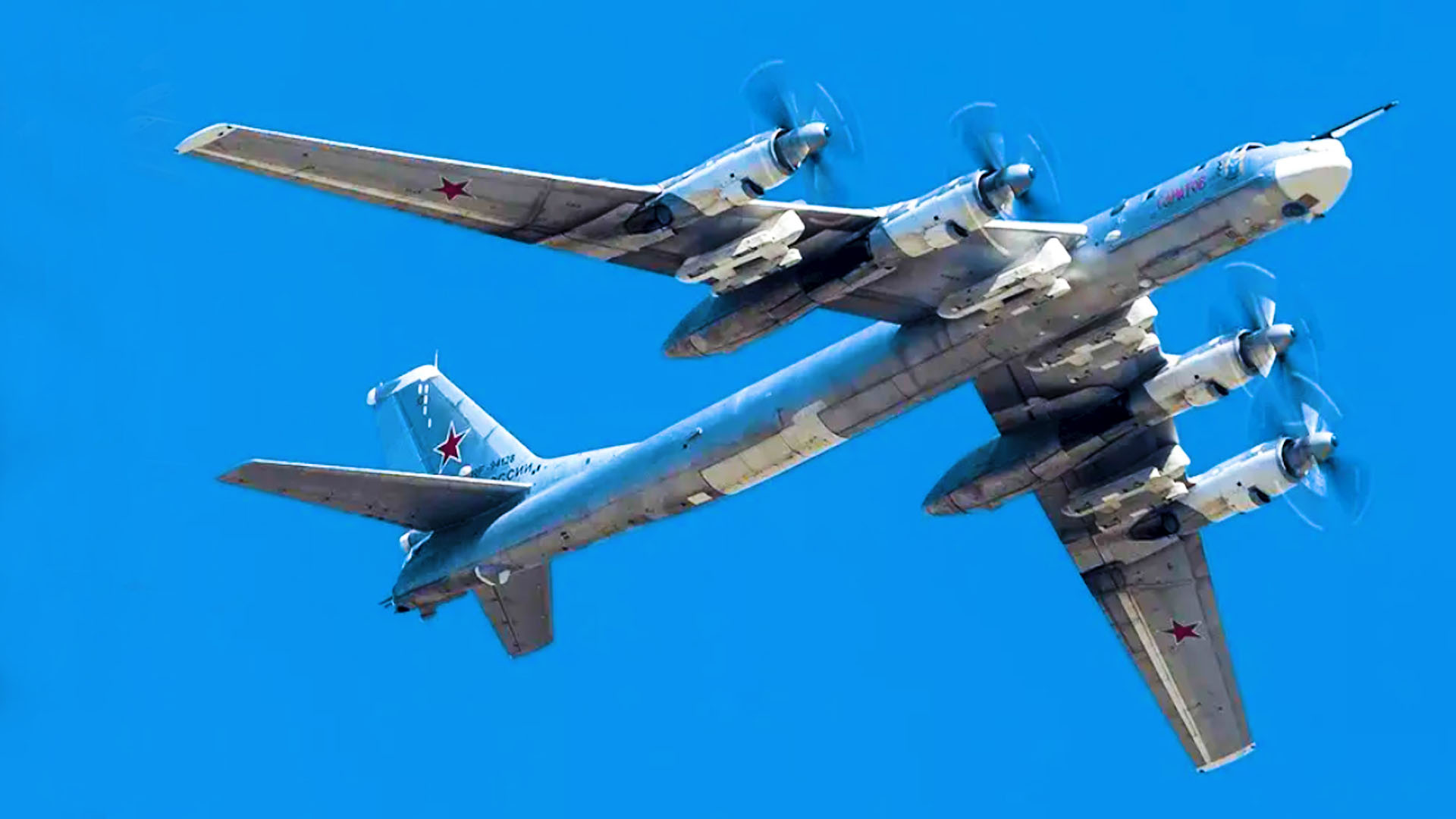 出动"冷战遗产"图95,千里之外狂轰乱炸,敌阵地瞬间化为火海