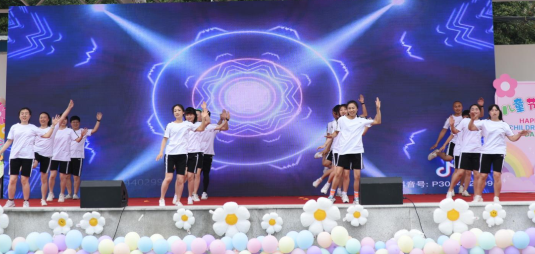 棠湖小学（南区）隆重举行庆祝“六一儿童节”文艺汇演暨颁奖典礼