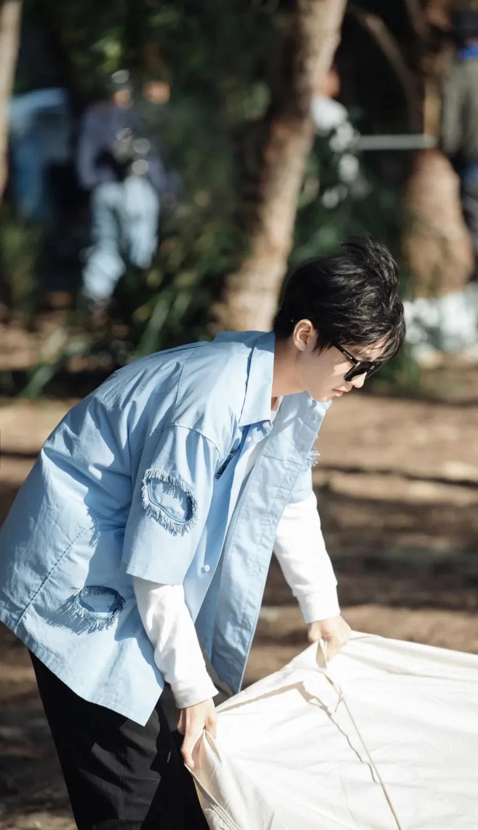 王俊凯易烊千玺王源高清壁纸，哪张壁纸最好看呢