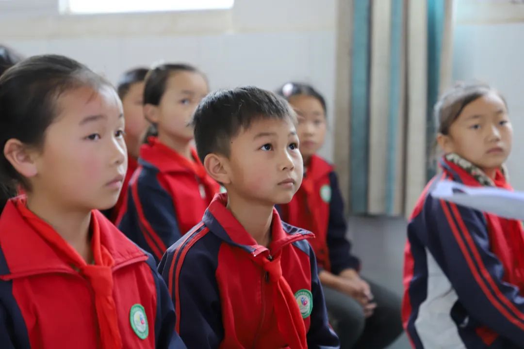 【六一特辑】点亮六一 共护未来 陆良法院送法进校园