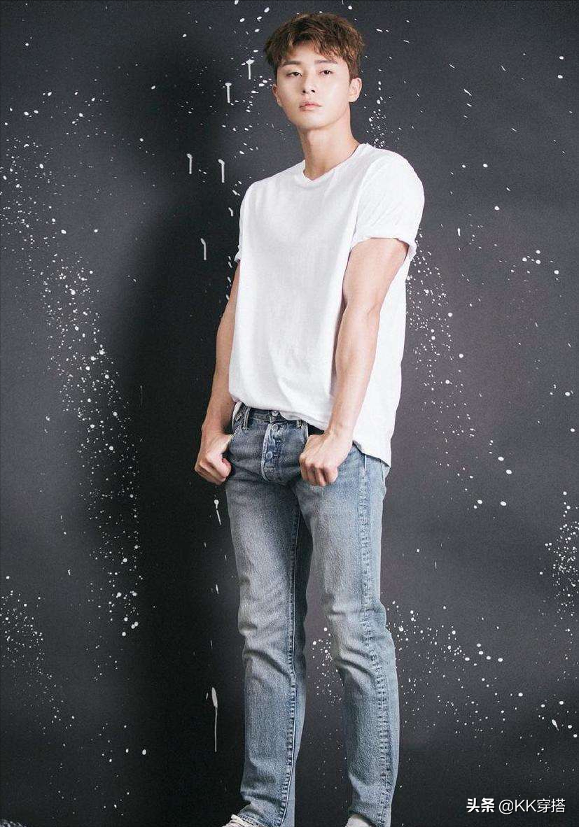 白色短袖搭配图片男(男士白t恤衫可以这样穿) - 赤虎壹号