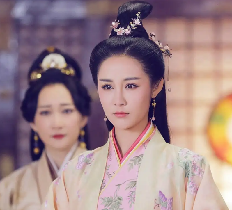 芈月传中楚怀王的宠妃郑袖究竟是怎样就成了“猪队友”的？