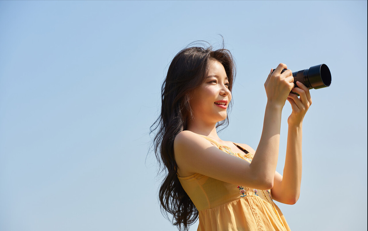 每座中国城市都具有不同的风光,吸引着无数的游客欣然前往.