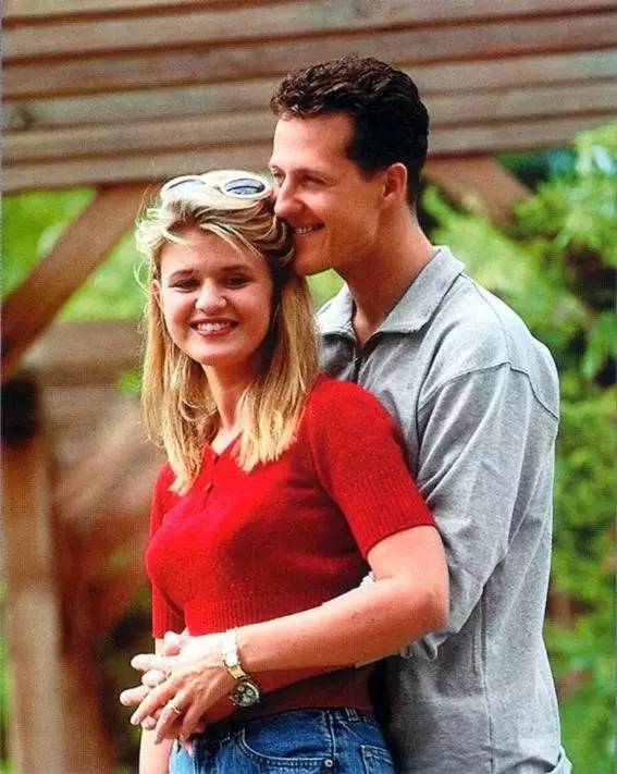 舒马赫受伤9年，从1米74萎缩成1米6，经纪人怒斥车王夫人隐瞒真相