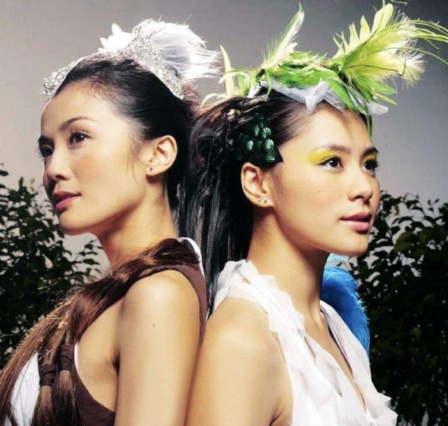 杨幂也是twins组合的粉丝，称其是“时代的传说”