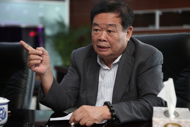 曹德旺简介福耀玻璃(一个河南小伙子找到曹德旺,大言不惭地说曹总)