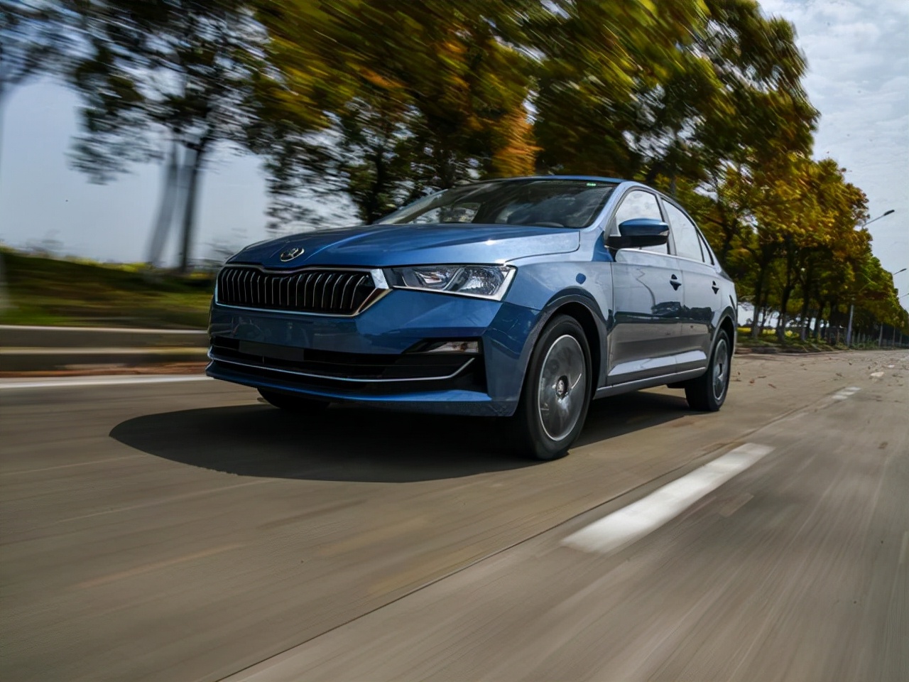 大众斯柯达昕锐,纯正"德系血统",油耗5.6l,售5.99万太亲民