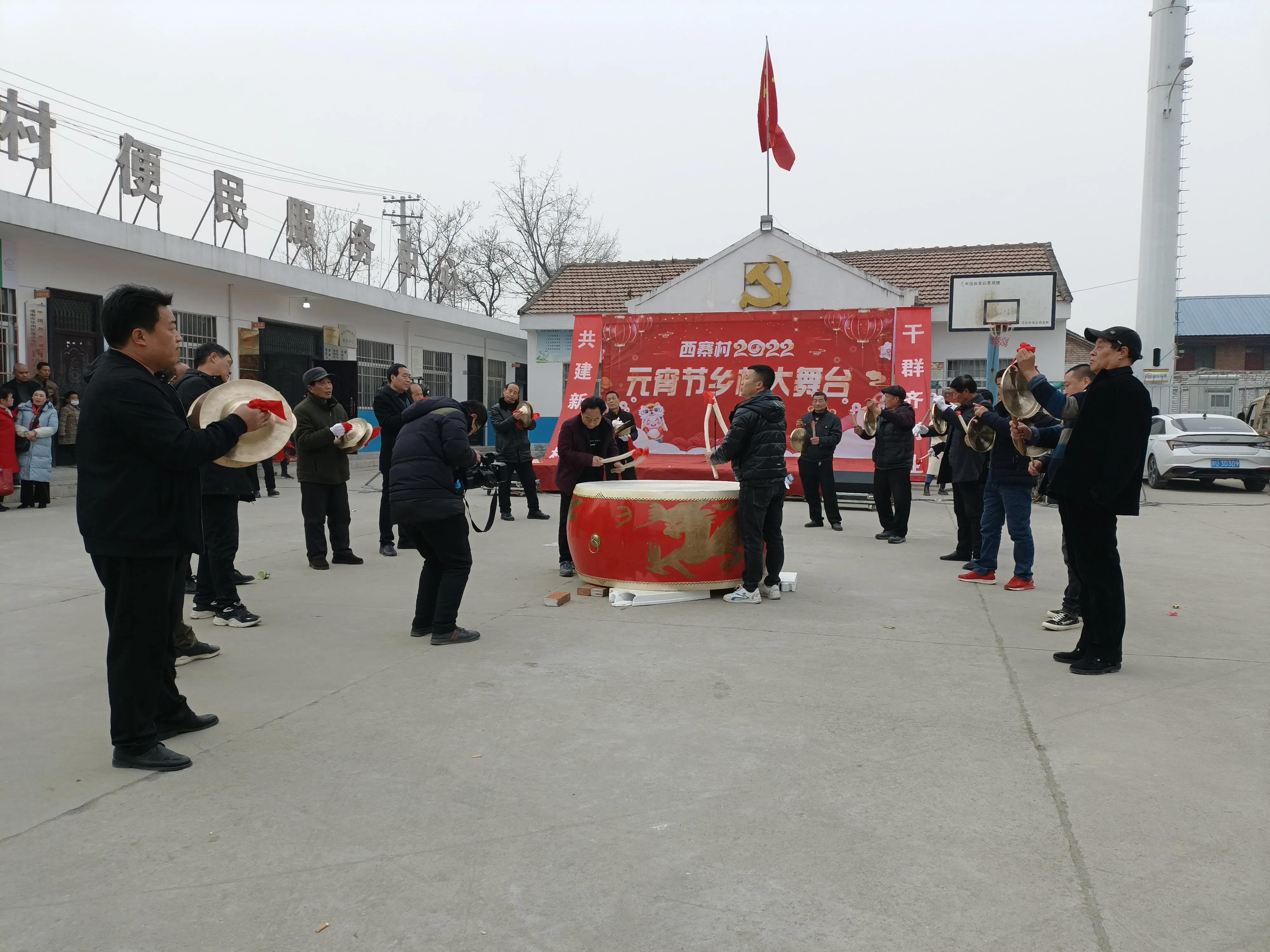 华州区莲花寺镇西寨村举办庆元宵节乡村大舞台活动