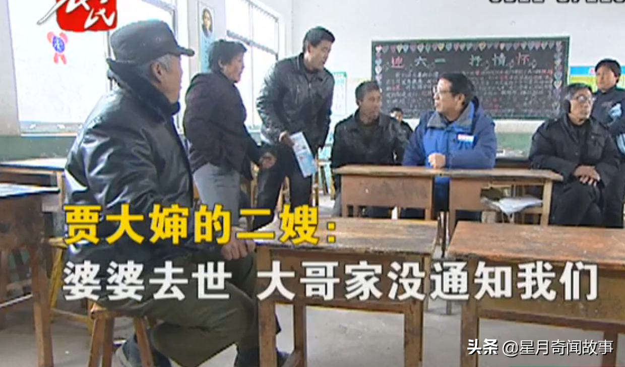 老娘去世三天，二儿子就是不让下葬：埋我家地里，老大给多少钱？