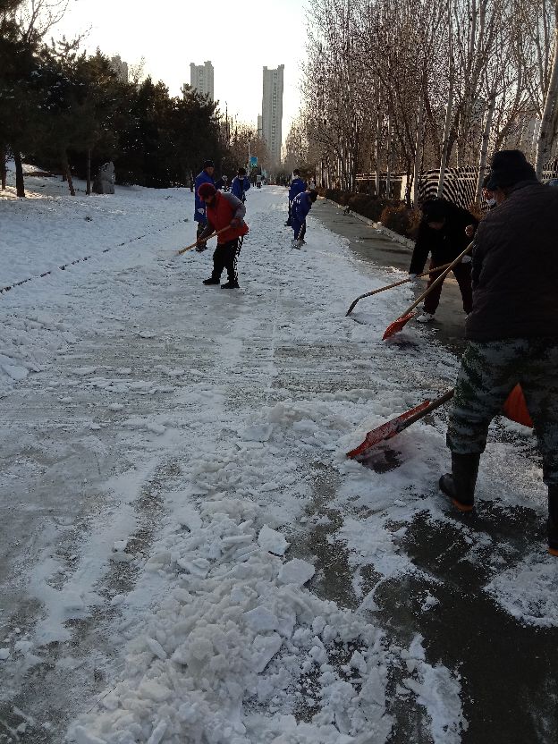 赞除雪清洁工，批事非之人