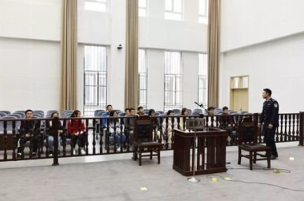 毕业10年发现，选择律师事务所和公务员的法学生，差距不是一点点