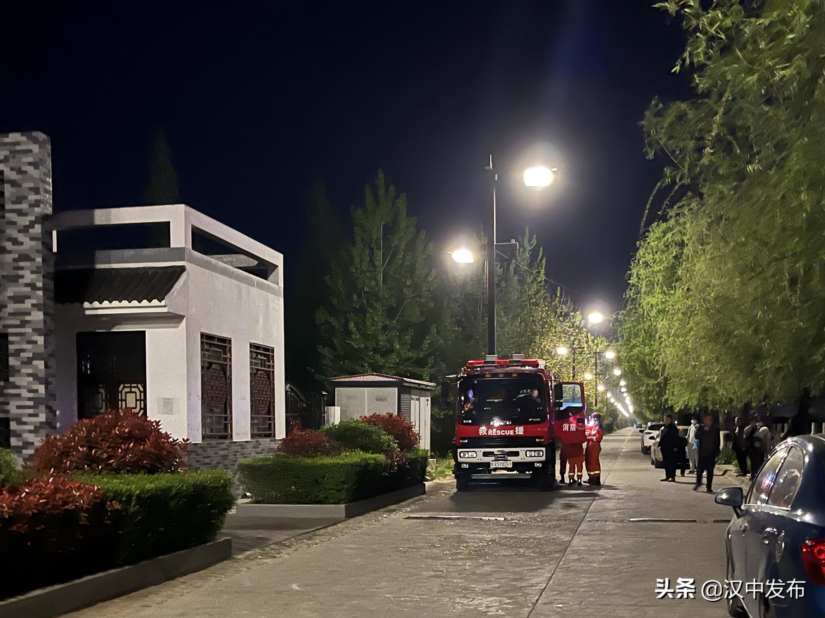 漢中市一江兩岸辦工作人員救助國(guó)家二級(jí)保護(hù)動(dòng)物“毛冠鹿”